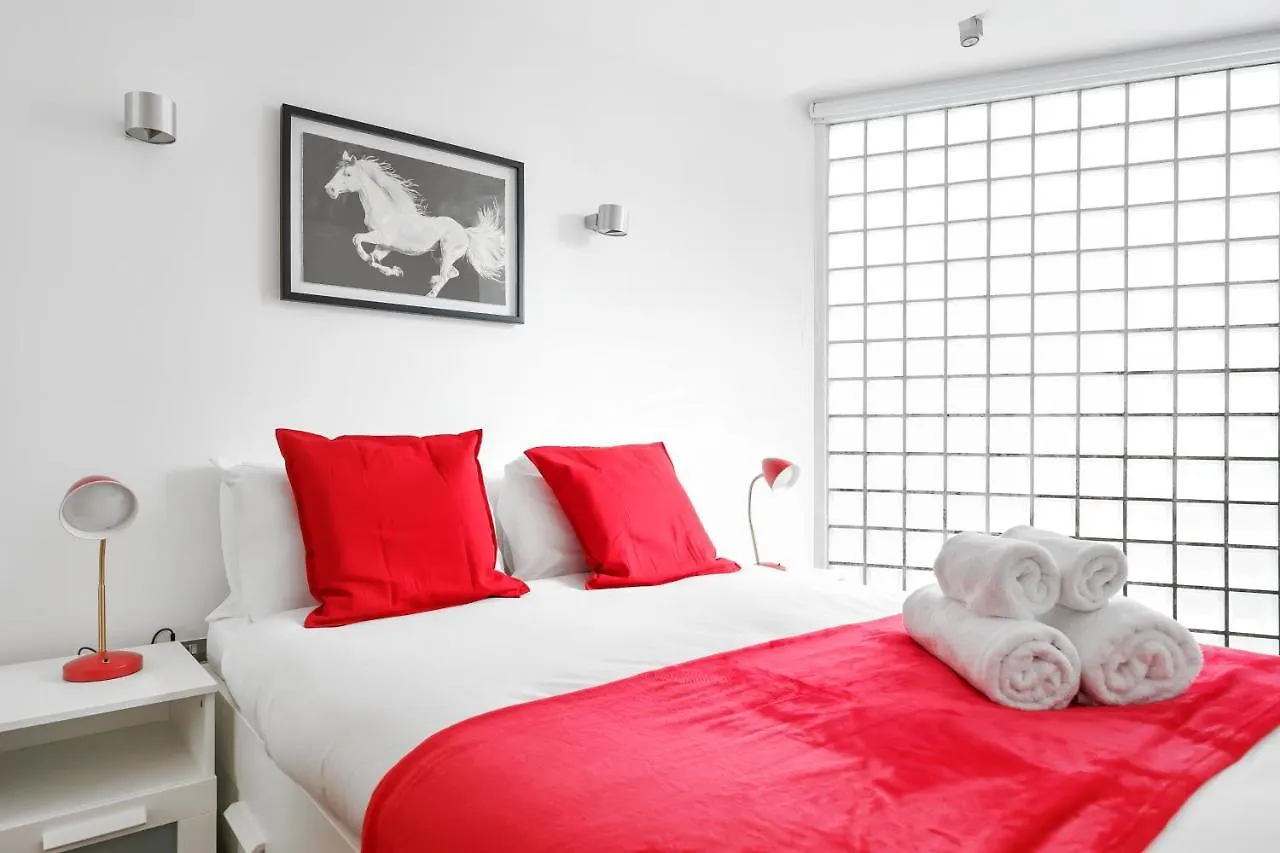 2 Bedroom Apartment Short Term Rental & Flexible Renting Shoreditch With Free Wifi & Balcony London United Kingdom