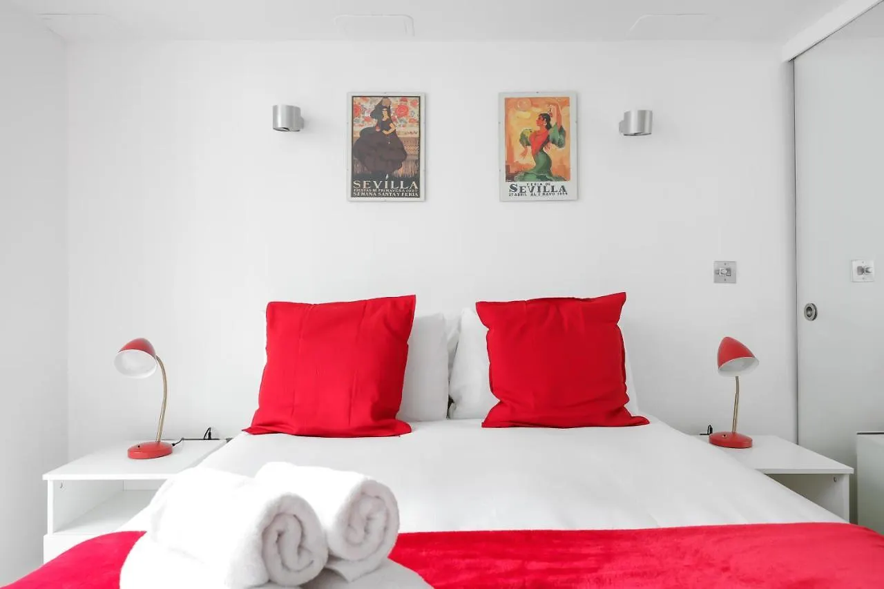 2 Bedroom Apartment Short Term Rental & Flexible Renting Shoreditch With Free Wifi & Balcony London United Kingdom