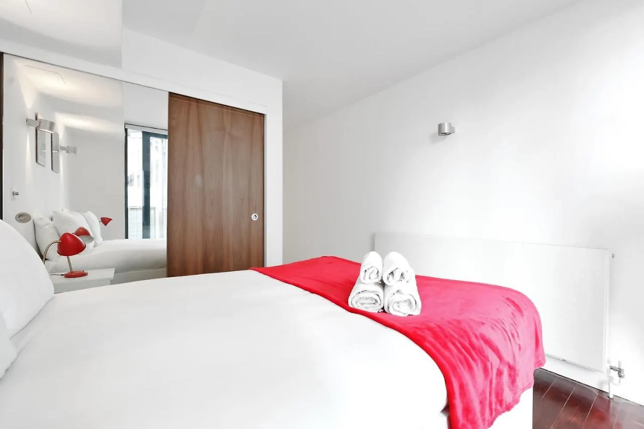 2 Bedroom Apartment Short Term Rental & Flexible Renting Shoreditch With Free Wifi & Balcony London