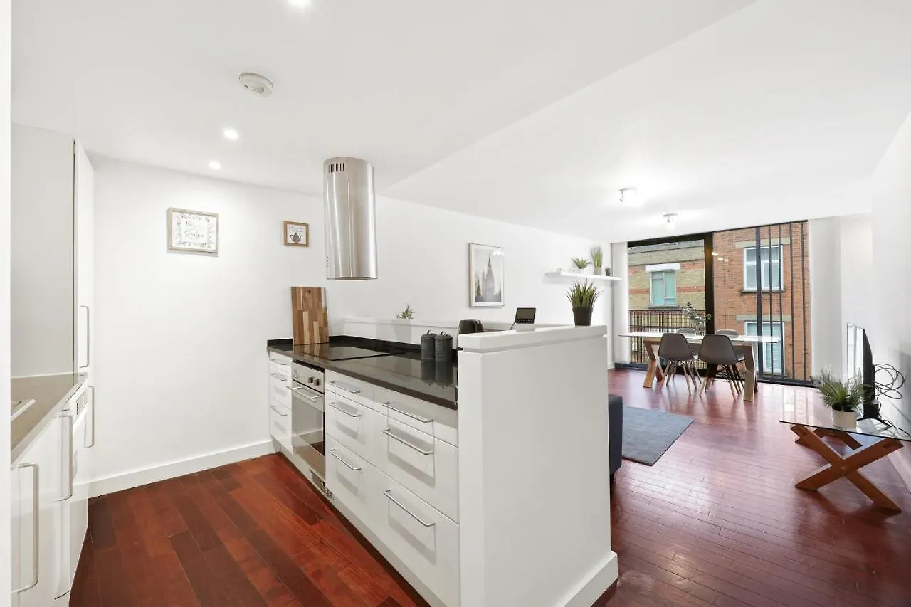 2 Bedroom Apartment Short Term Rental & Flexible Renting Shoreditch With Free Wifi & Balcony London